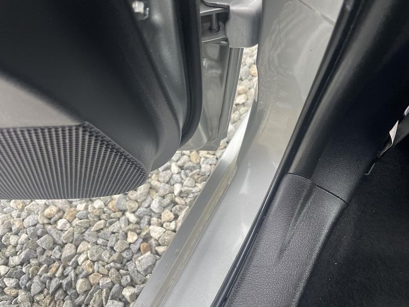 Toyota Auris 1.8i 16v HYBRID AUT SERVIS TOP - fotka 108 z 172