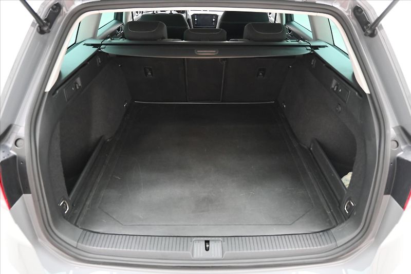 Volkswagen Passat 2,0 TDI 110kW DSG Business Zár - fotka 10 z 31