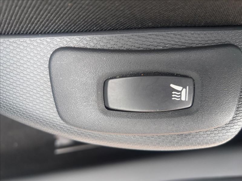 Renault Captur 1,2TCe 88kW AUTOMAT - fotka 17 z 56