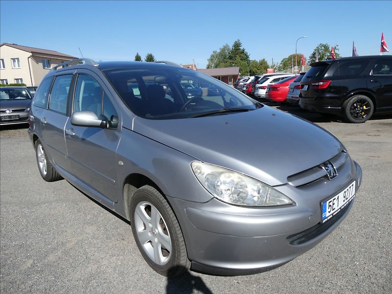 Peugeot 307 1,6 16V 80kW SW 7.míst,PANORAM - fotka 1 z 36