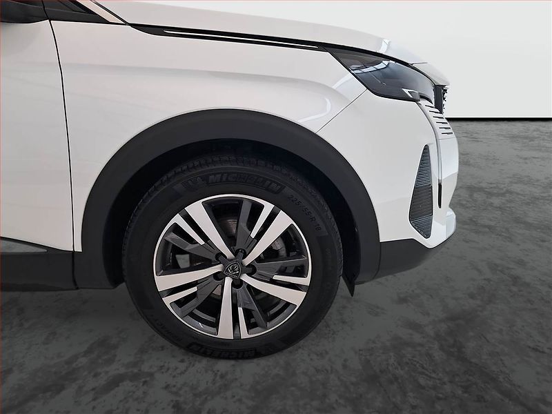 Peugeot 3008 (2023) Allure Pack 1.2 PureTech - fotka 15 z 18