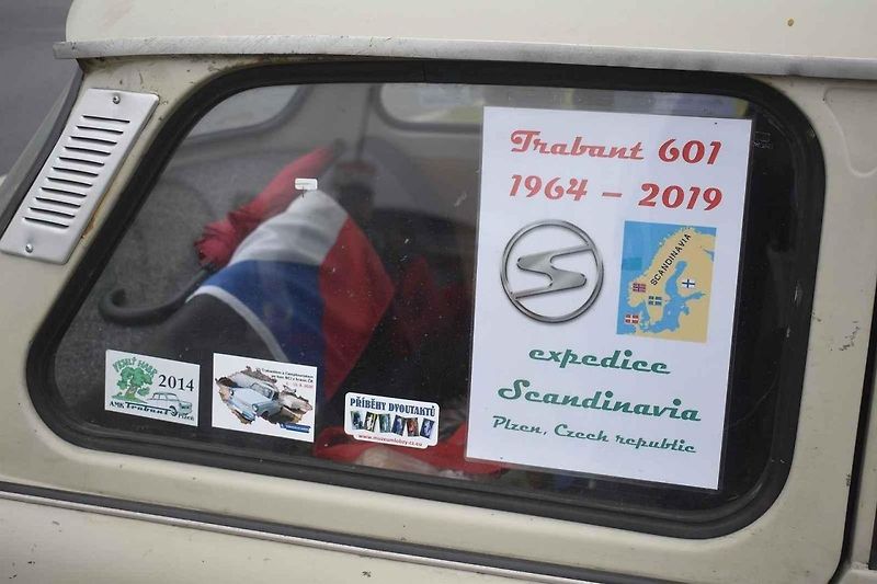 V závěsu jede vnuk pana Kutřína, který náklonost k trabantům podědil