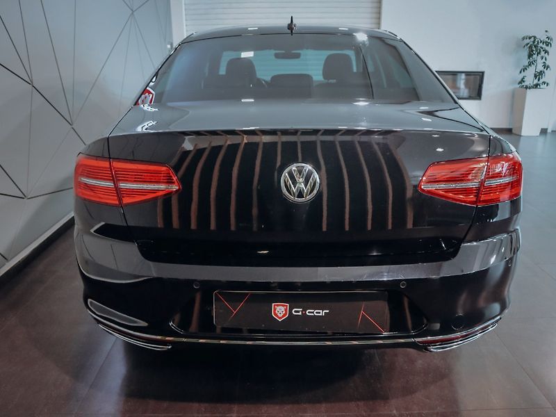 Volkswagen Passat 2.0TDI Highline 4M 176kW - fotka 6 z 29