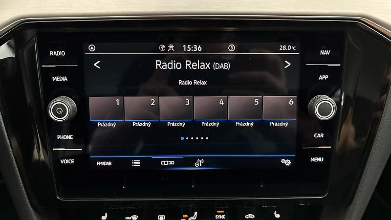 Volkswagen Passat 2.0 TDI DSG Elegance Variant - fotka 11 z 27