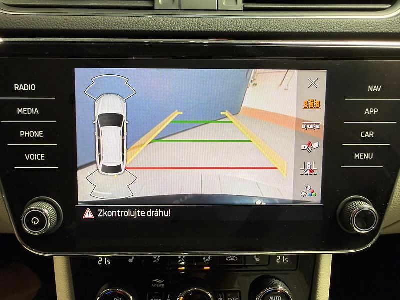 Škoda Octavia 2.0 TSI 140kW DSG Style Combi - fotka 17 z 23