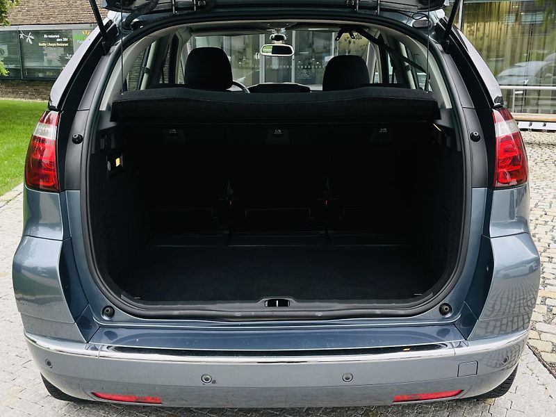 Citroën C4 Picasso 1.6i 88KW MANUÁL LED SENZORY - fotka 18 z 38