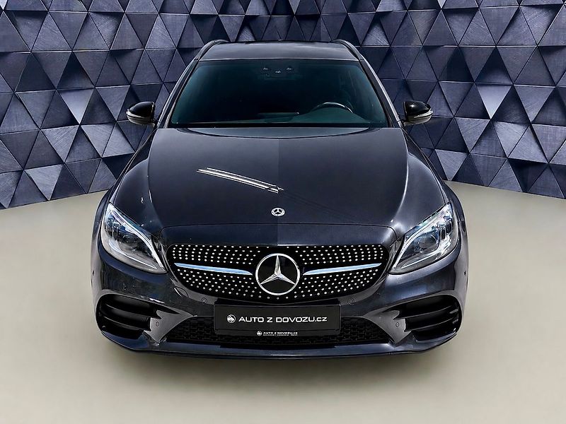 Mercedes-Benz Třídy C 300d AMG, WEBASTO, BURMESTER, - fotka 3 z 22
