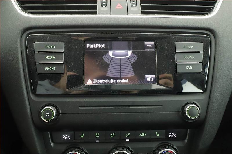 Škoda Octavia (2015) 1.6 TDI, Tempomat - fotka 11 z 16
