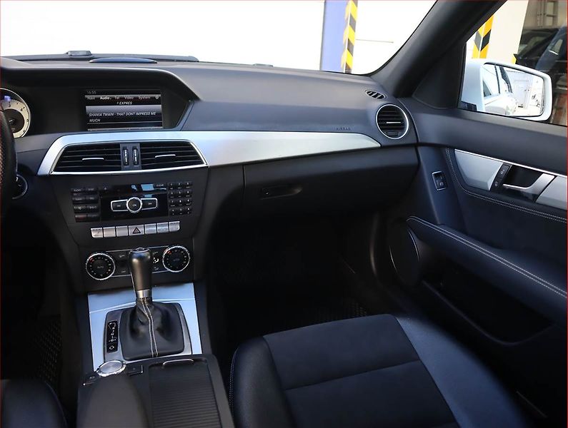 Mercedes-Benz Třídy C (2013) C 350 CDI, Automat, Kůže, Navi - fotka 8 z 19