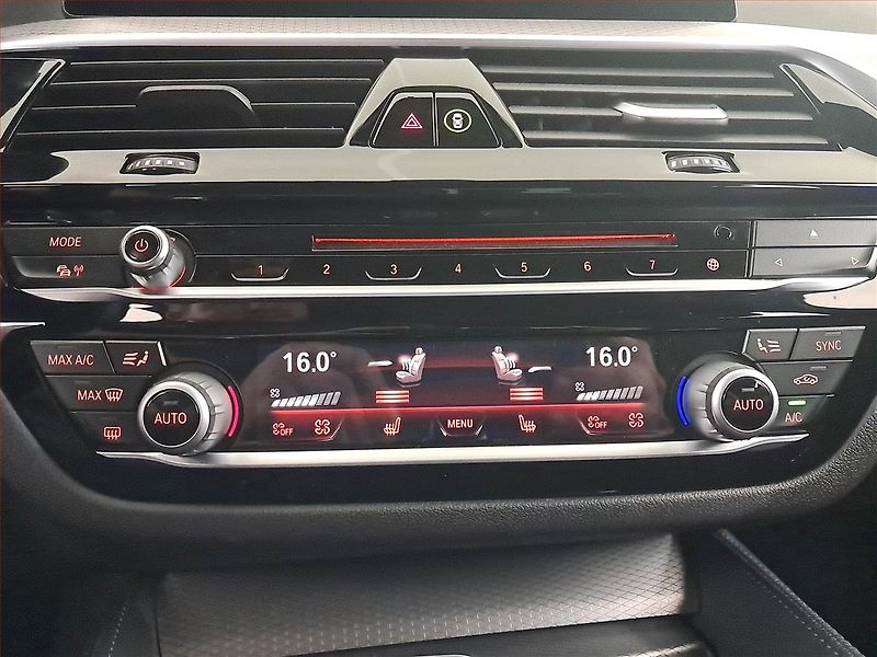 BMW Řada 5 (2019) M Sport 530d xDrive - fotka 18 z 23