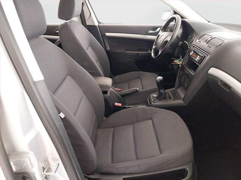 Škoda Octavia (2005) Ambiente 1.6, Serv.kniha - fotka 9 z 18