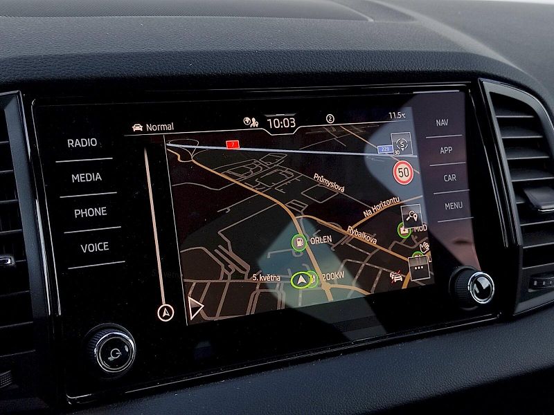 Škoda Karoq (2025) SportLine 1,5 Tsi  110 Kw - fotka 22 z 42