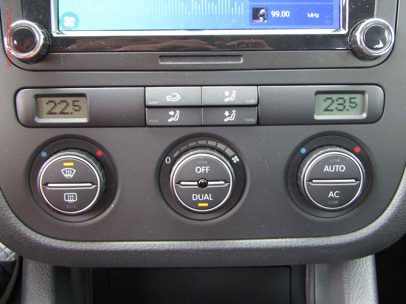 Volkswagen Golf (2008) 1.6i, Klima, STK2/28 - fotka 12 z 20