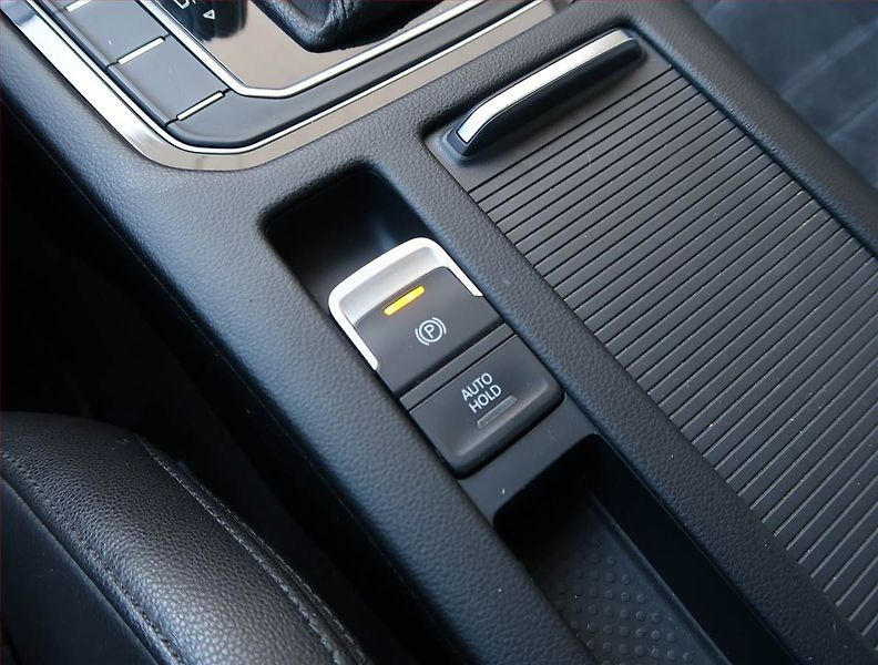 Volkswagen Passat (2017) 2.0 TDI, Automat, Kůže - fotka 21 z 23