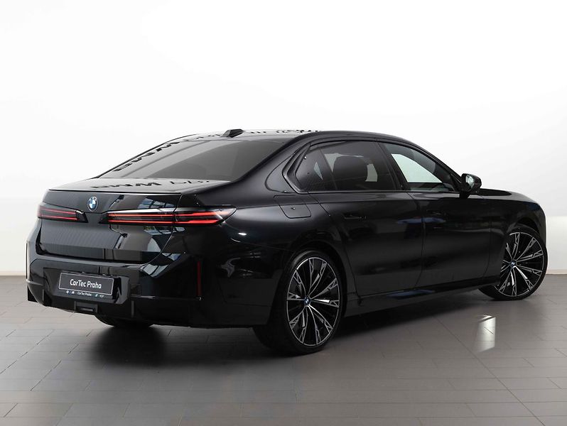 BMW Řada 7 740 xDrive Sedan - fotka 5 z 21