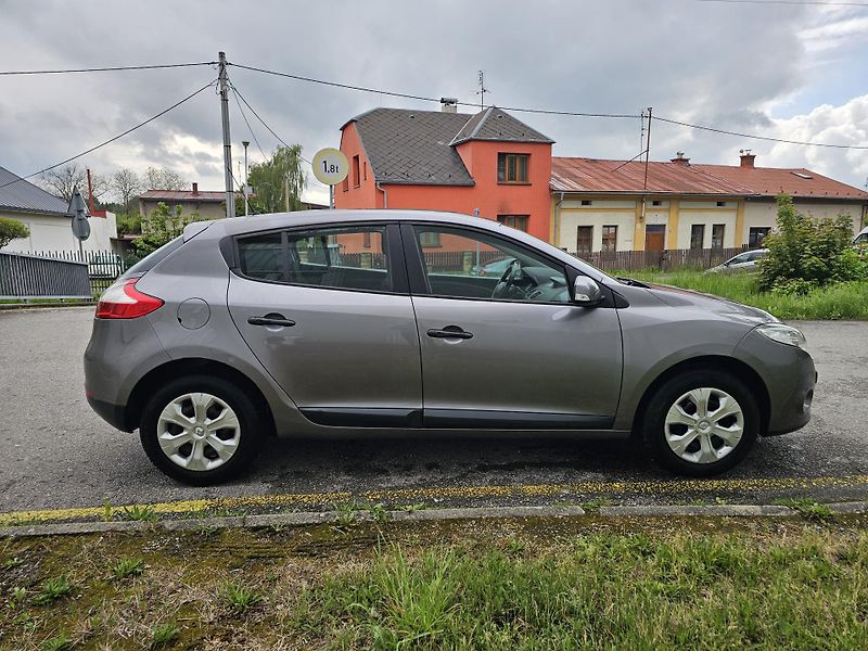 Renault Mégane (2010) 1.6i , KLIMA - fotka 6 z 17