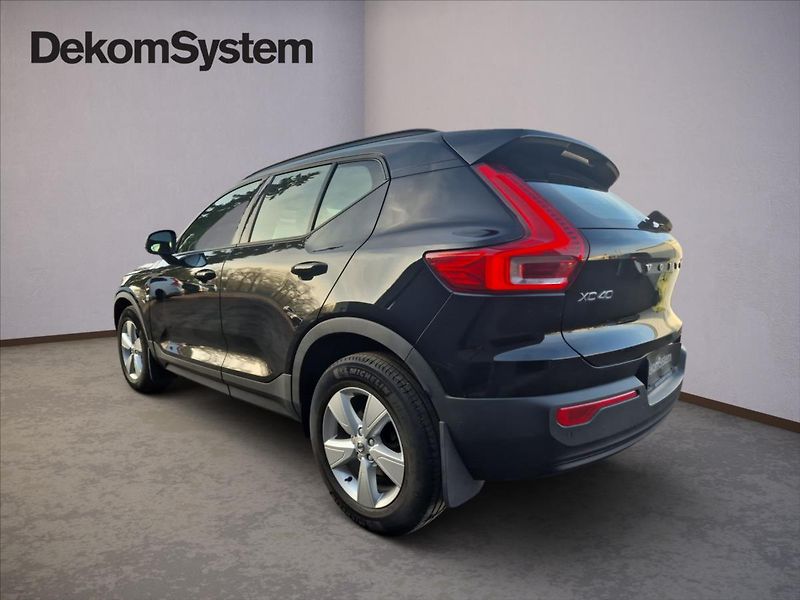 Volvo XC40 1,5 T3 FWD Momentum - fotka 4 z 17