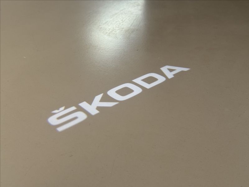 Škoda Karoq 2,0 TDi  DSG 4x4 Sportline LED - fotka 43 z 44