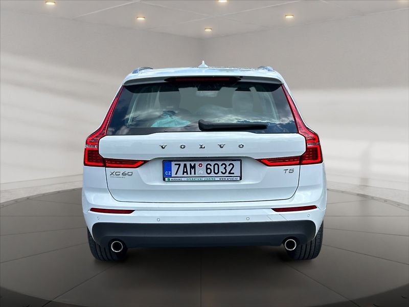 Volvo XC60 2,0 T5 Momentum AT - fotka 5 z 11