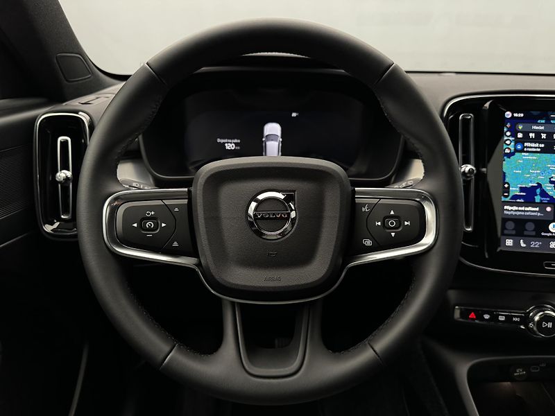 Volvo XC40 B3 CORE AUT CZ 1.maj REZERVACE - fotka 3 z 40