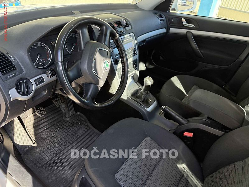 Škoda Octavia (2013) 1.6TDi, ČR, AC, temp - fotka 3 z 3