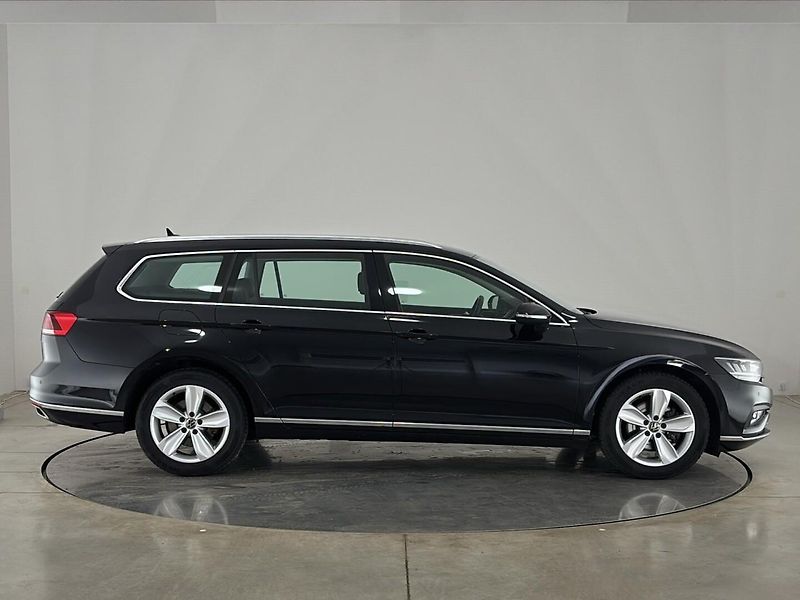 Volkswagen Passat Elegance DSG - fotka 16 z 28