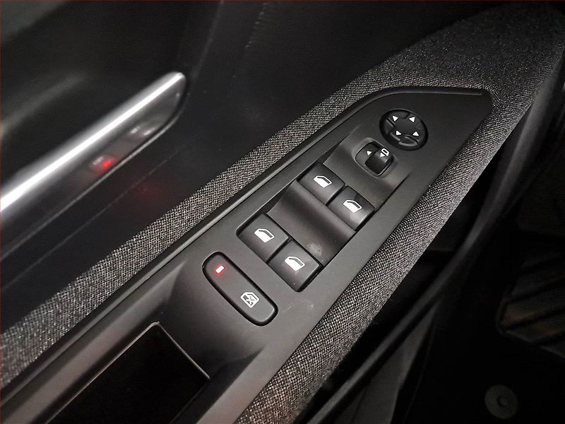Peugeot 3008 (2020) GT Line 1.2 PureTech, Kůže - fotka 16 z 18
