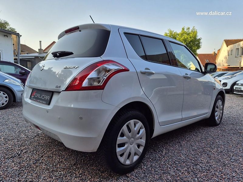 Suzuki Swift (2011) 1.2i 69KW 4x4 klima - fotka 13 z 52