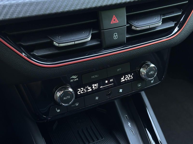 Škoda Scala 1.0TSi DSG Monte Carlo 116PS M - fotka 25 z 42