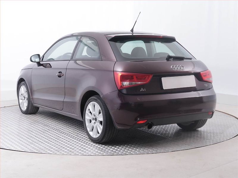 Audi A1 (2011) 1.6 TDI, Serv.kniha, Tempomat - fotka 4 z 17