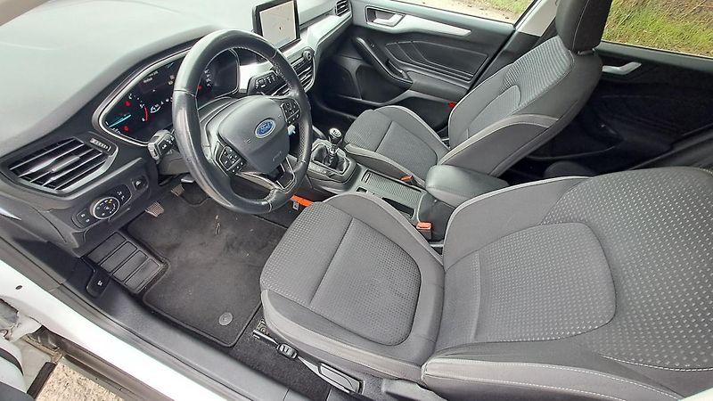 Ford Focus 1.5 TDCI Business NAVI - fotka 19 z 32