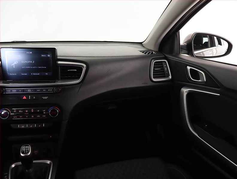 Kia Ceed (2019) 1.4 T-GDI, Serv.kniha, Xenony - fotka 8 z 22