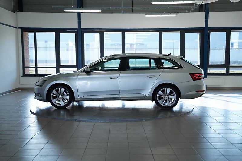 Škoda Superb - fotka 3 z 25