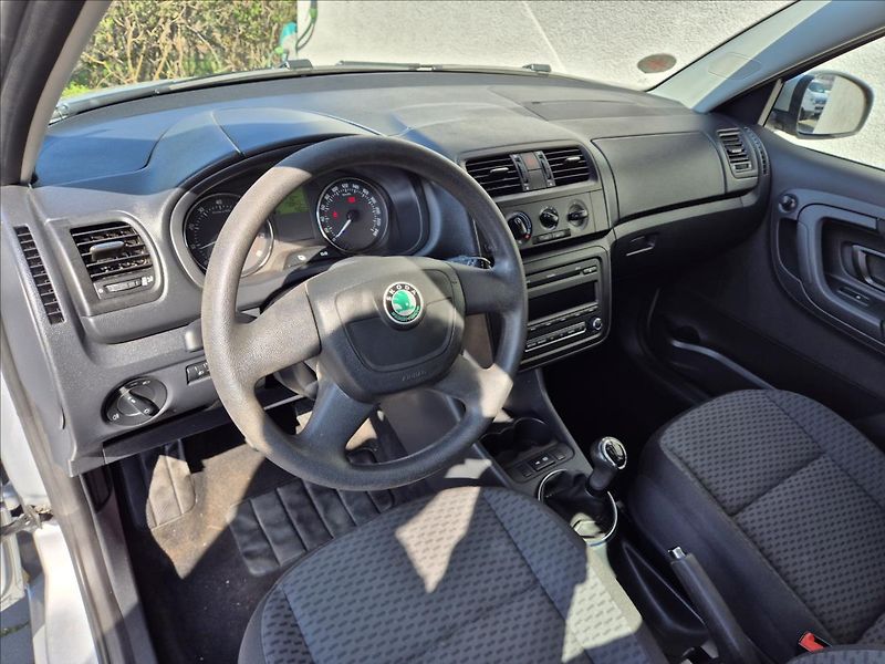 Škoda Fabia (2010) 1,4 i 16V Combi Klima Facelift - fotka 12 z 27