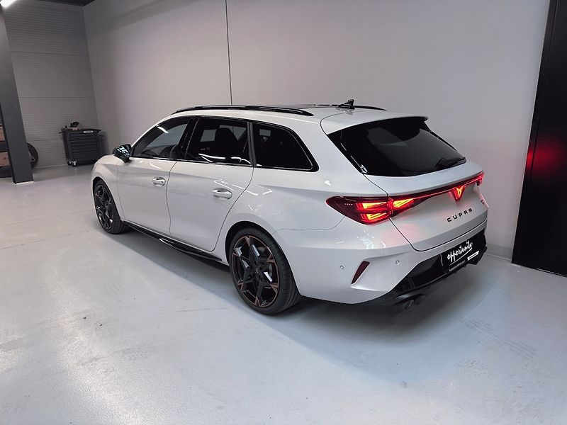 Cupra Leon (2026) SP VZ 2.0 TSI 333k 4WD - fotka 4 z 19
