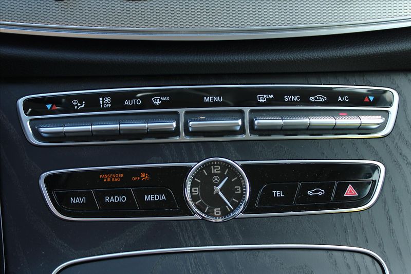Mercedes-Benz Třídy E 200D AVANTGARDE SERVIS. KN. - fotka 26 z 30