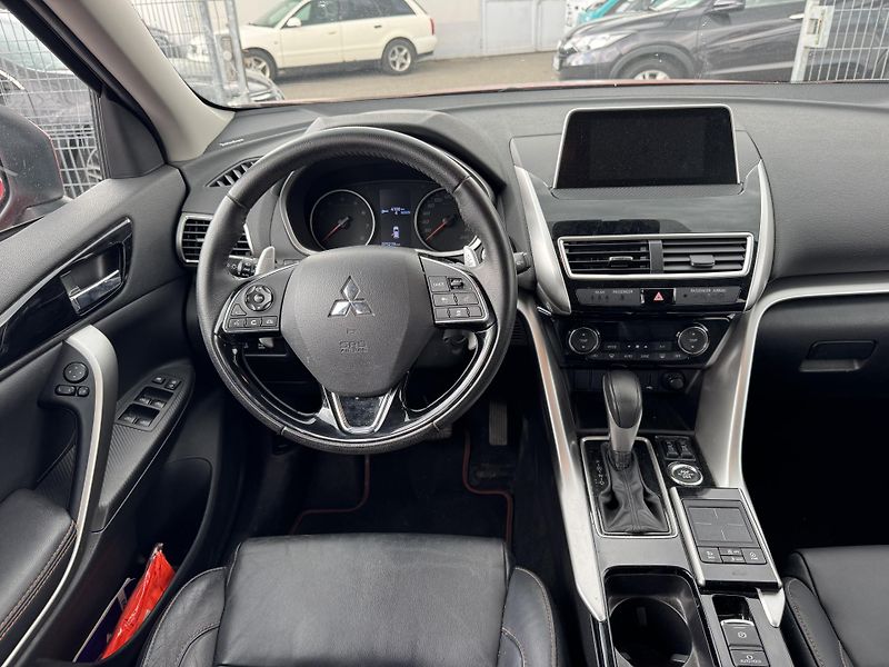 Mitsubishi Eclipse Cross Turbo CVT 4x4 INSTYLE - fotka 9 z 13