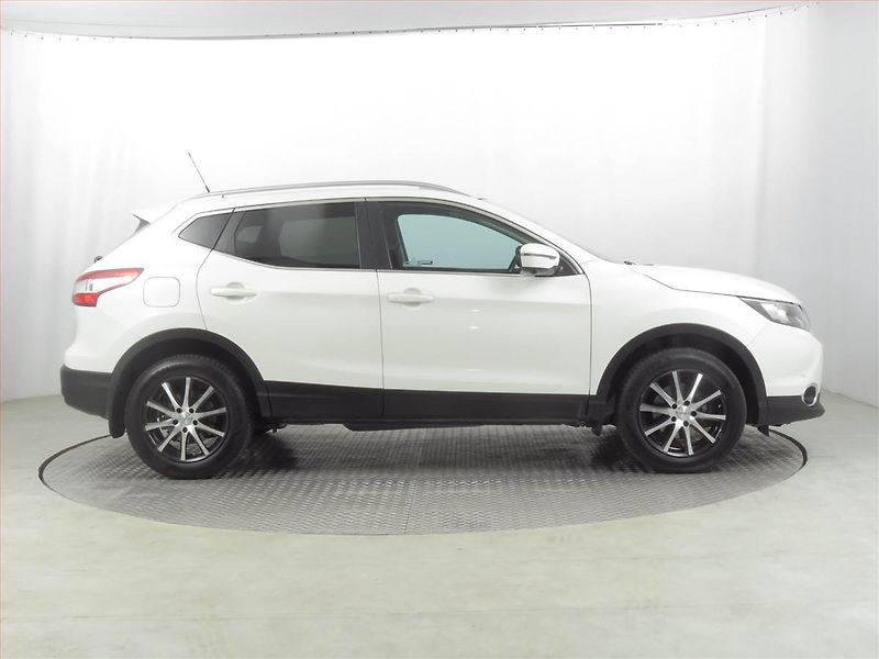 Nissan Qashqai (2016) 1.2 DIG-T, Serv.kniha, Navi - fotka 6 z 19