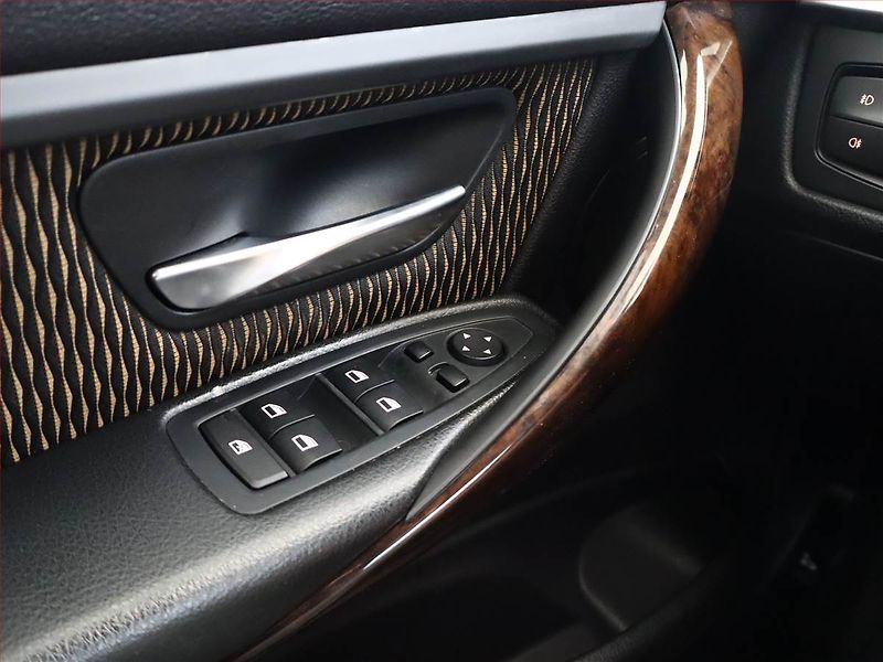 BMW Řada 3 (2014) Luxury Line 320 d xDrive, 4X4 - fotka 15 z 16