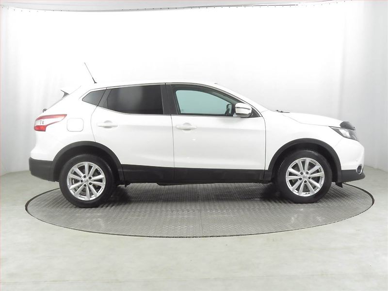 Nissan Qashqai (2015) 1.6 dCi, Automat, Serv.kniha - fotka 6 z 20