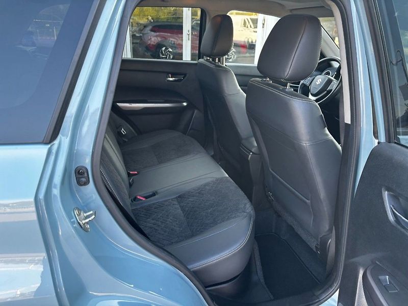Suzuki Vitara 4x4 automat Elegance - fotka 13 z 14