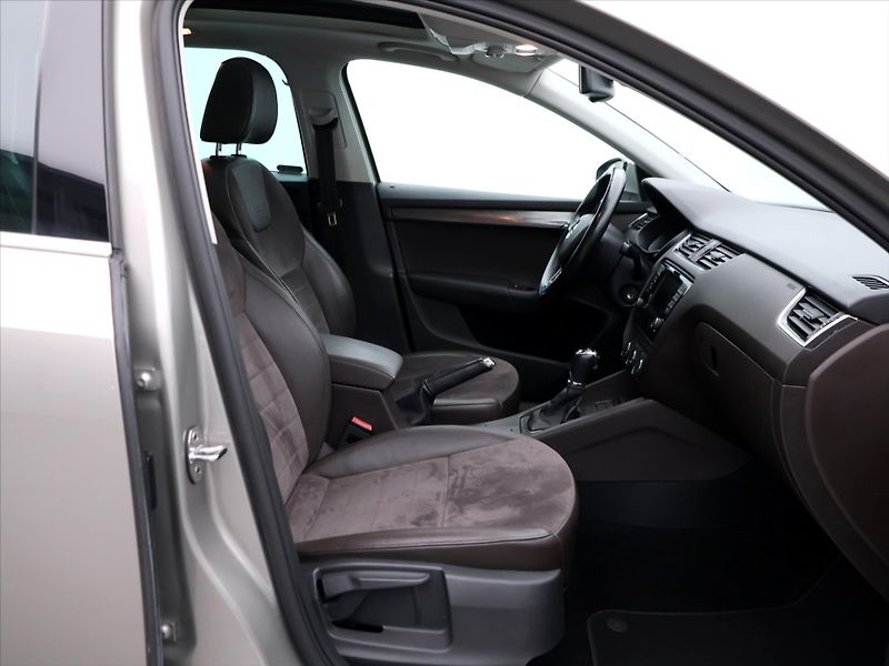 Škoda Octavia 2.0 TDI 135kW DSG Scout Xenon - fotka 11 z 28