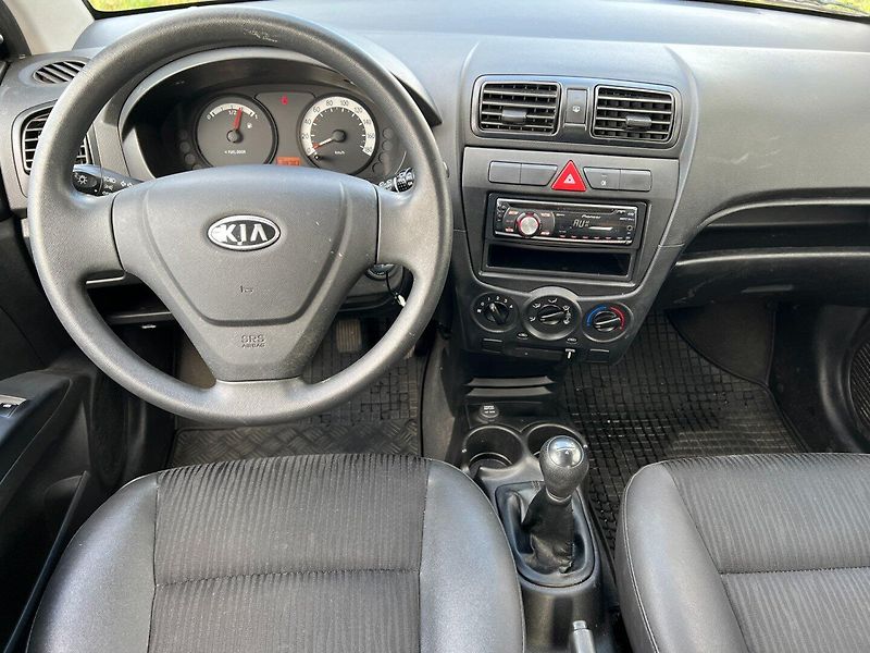 Kia Picanto (2008) 1.0i 46kW - fotka 12 z 15