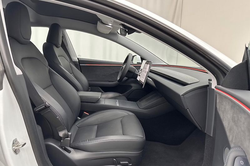 Tesla Model 3 Long Range AWD Highland Tažné - fotka 6 z 20