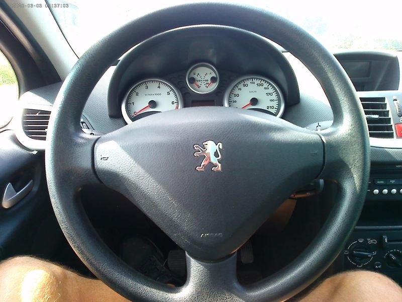 Peugeot 207 1.4i, 70 kW, klimatizace - fotka 14 z 25
