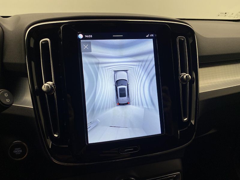 Volvo XC40 (2025) B3 AUT DARK PLUS - fotka 47 z 48