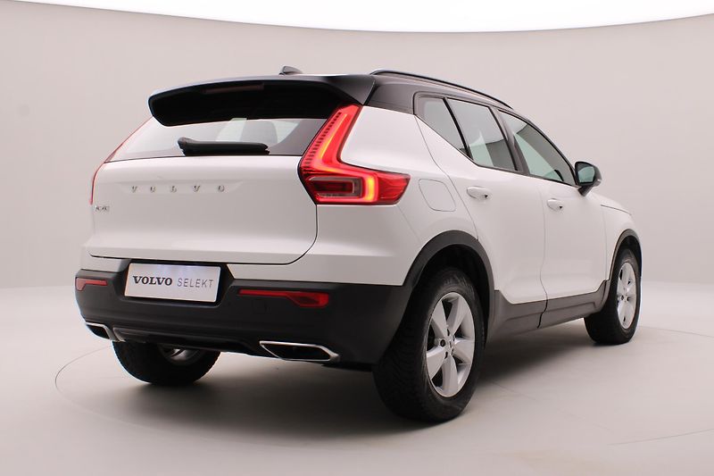 Volvo XC40 D4 AWD R-DESIGN AUT  - fotka 12 z 40