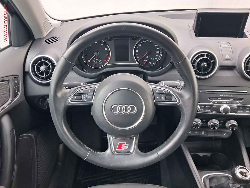 Audi A1 (2016) 1.0 TFSi, 1.maj, AC, navi - fotka 12 z 16