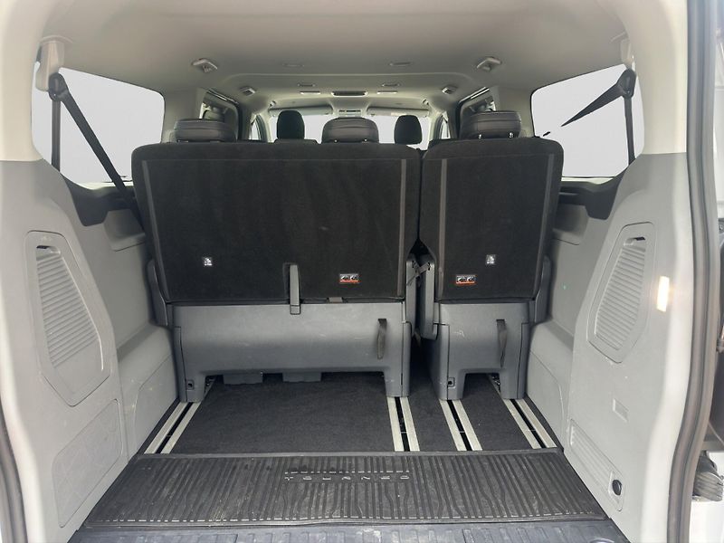 Ford Tourneo Custom (2024) 2,0 EcoBlue 125kW AWD - fotka 13 z 14