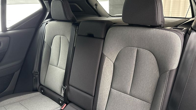 Volvo XC40 2.0 T3 AUT Momentum Pro - fotka 16 z 28